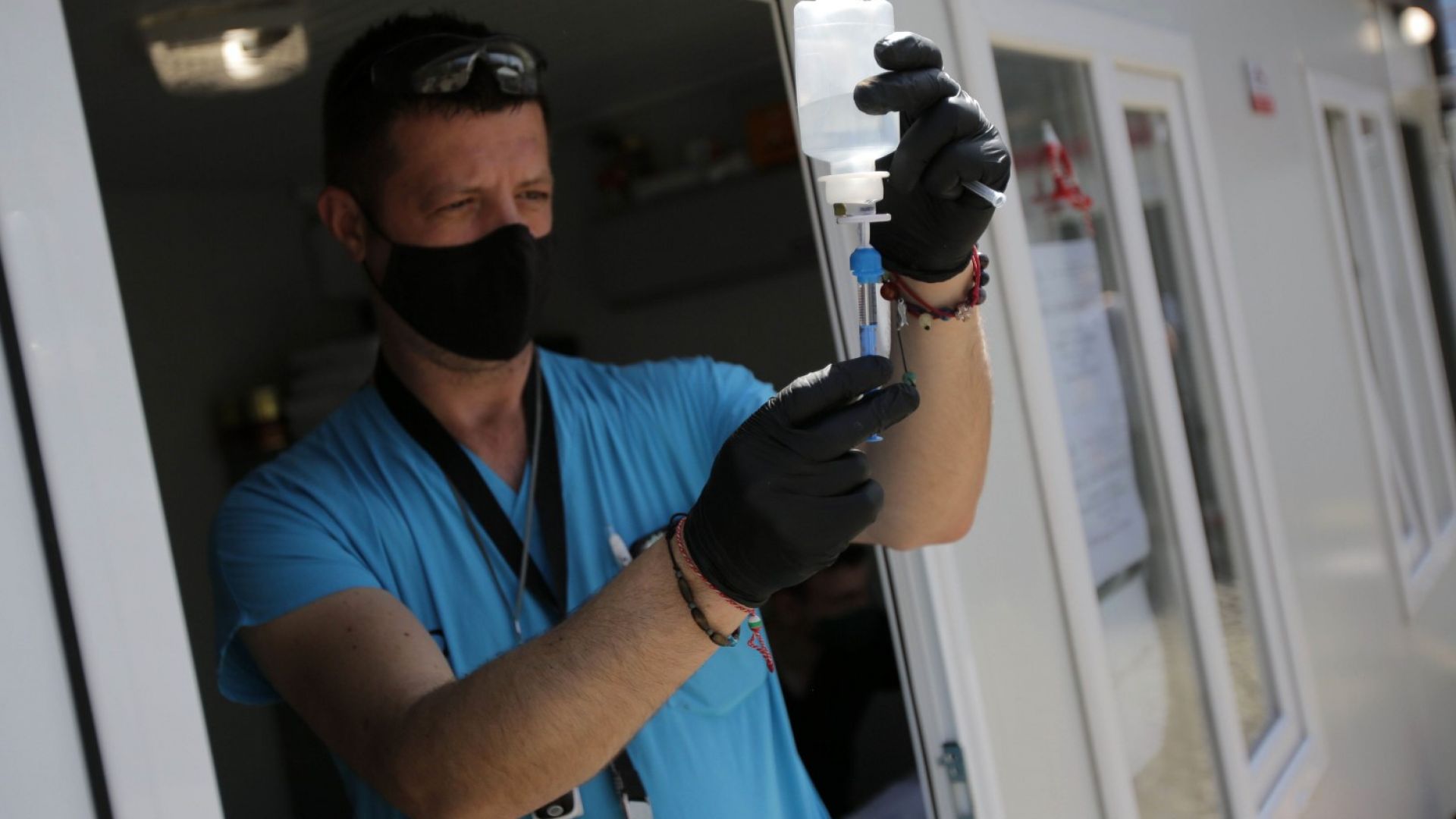 Опашки за ваксинация срещу Covid-19 в Бургас