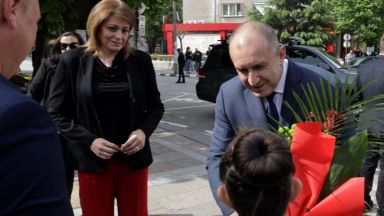 Десислава Радева придружи в Първомай за пръв път президента след