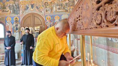 Велика събота е да бъдем смирени призова премиерът в оставка