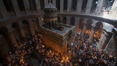 Първите сведения за запалването на свещите и на кандилата в