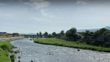 Откриха тялото на изчезналия мъж по поречието на река Въча