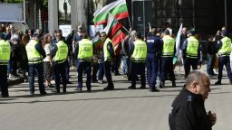 Хоро, палатки и два протеста пред президентството (снимки)