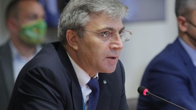 Председателят на ДПС Мустафа Карадайъ замина за Турция за среща