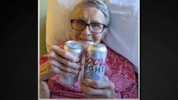 Почина бабата, прочула се с посланието за повече бира в пандемията