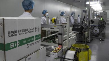 СЗО одобри за спешно използване ваксината на китайската компания "Синофарм"