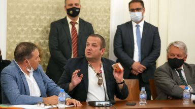 Депутатите от ГЕРБ са сковани от страх Истерията да се