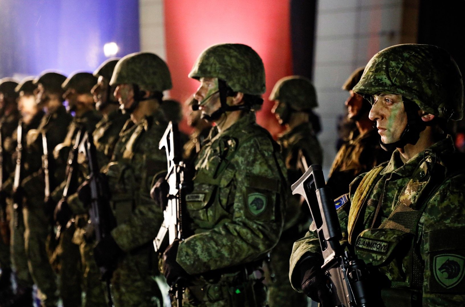 14 декември 2018 г. Строени войници по време на церемония,след като парламентът на Косово одобрява създаването на Косовска армия от 5000 души 