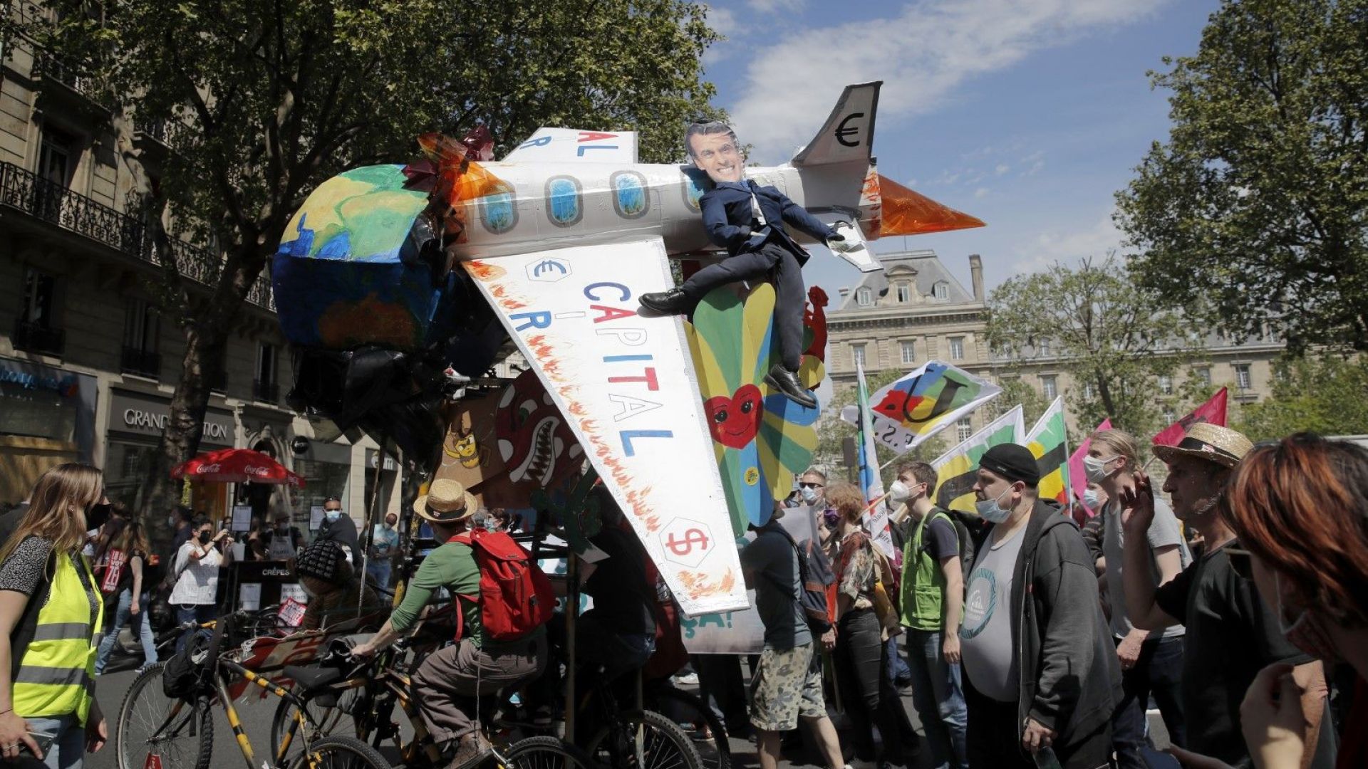 Десетки хиляди души в цяла Франция поискаха по-смела борба срещу климатичните промени