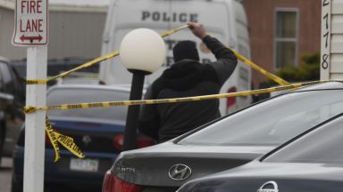 Мъж застреля приятелката си и още петима души след което