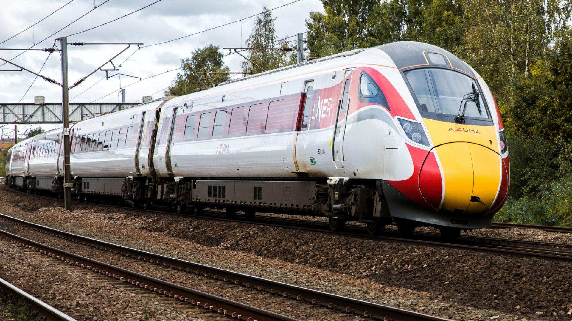 Пукнатини във влакове Хитачи спряха железопътните услуги във Великобритания