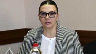  Шефката на СЕМ отрече за натиск над подалата оставка Ивелина Димитрова