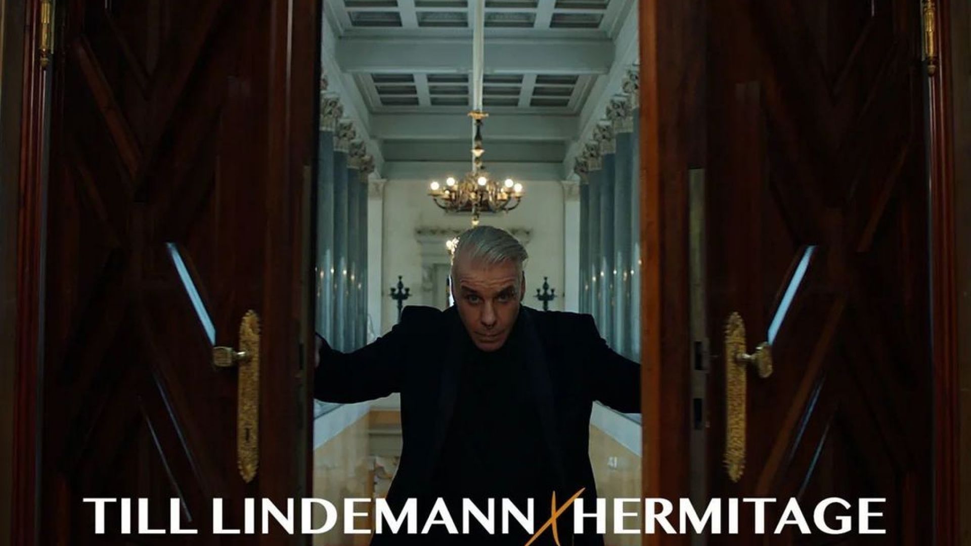 Тил Линдеман от Rammstein с нов клип, заснет в Ермитажа (видео)