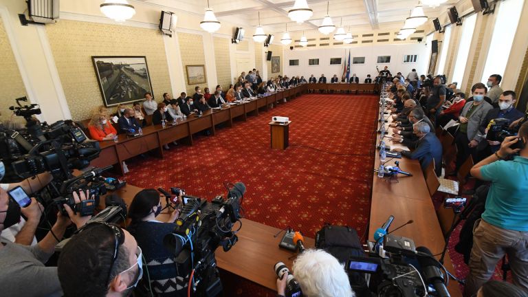 Заседанията на Комисията по ревизия на управлението на страна през