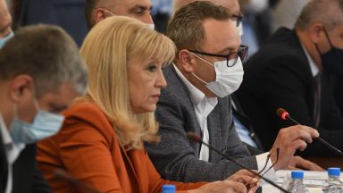 Заседанията на Комисията по ревизия на управлението на страна през