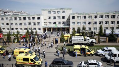  Стрелба в учебно заведение в Казан: Над 7 жертви и 20 ранени (видео и снимки) 