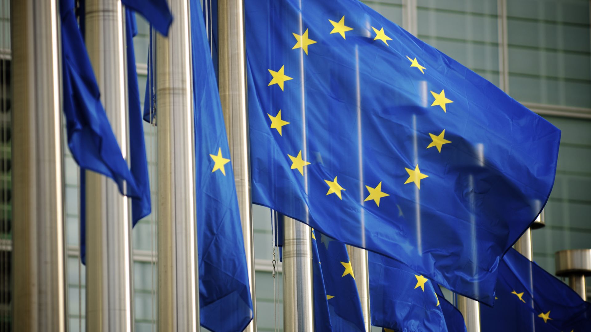 ЕС увеличава до близо осем милиарда евро средствата, с които предоставя военна помощ