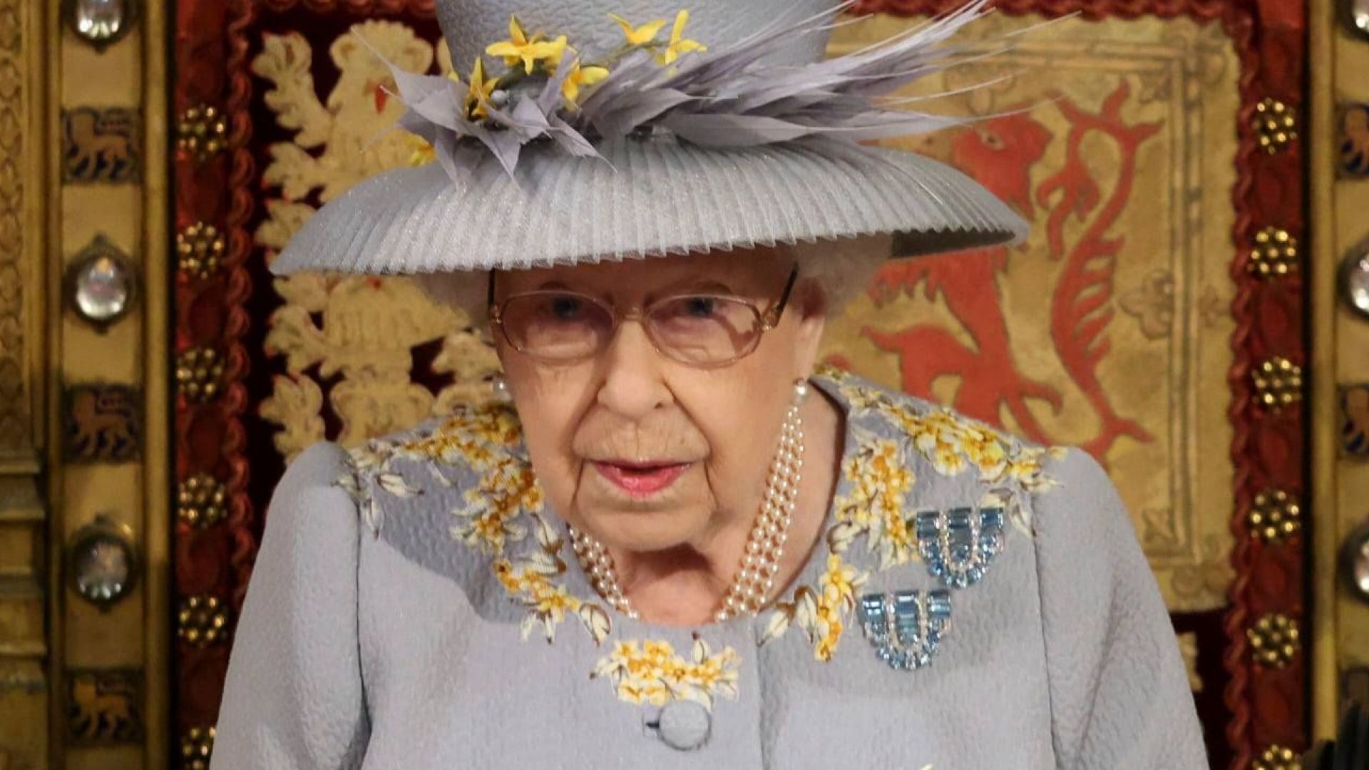 Тронна реч на кралица Елизабет II пред парламента, обяви план за възстановяване на икономиката
