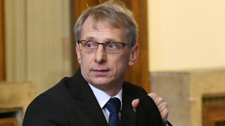 Образователната система се разцепи на две - едната част се