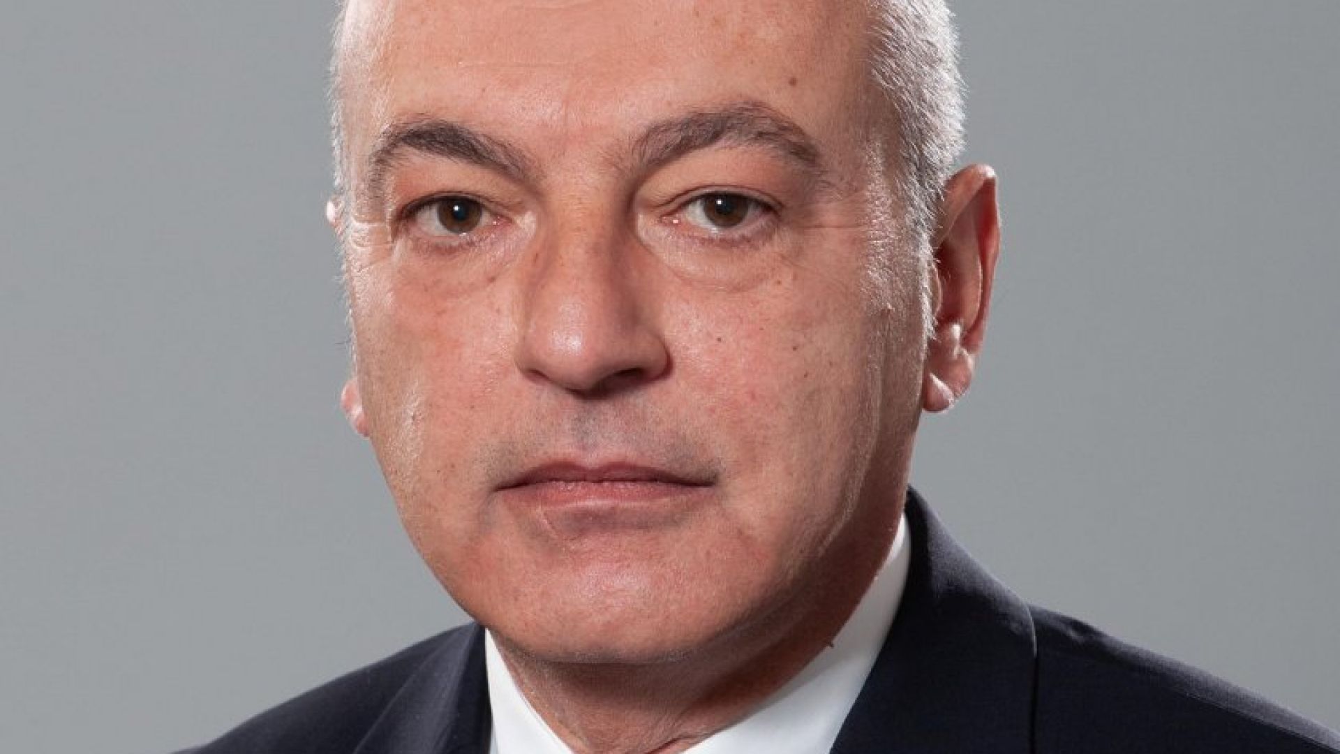  Гълъб Донев, заместител министър-председател по икономическите и обществените политики и длъжностен министър на труда и обществената политика 