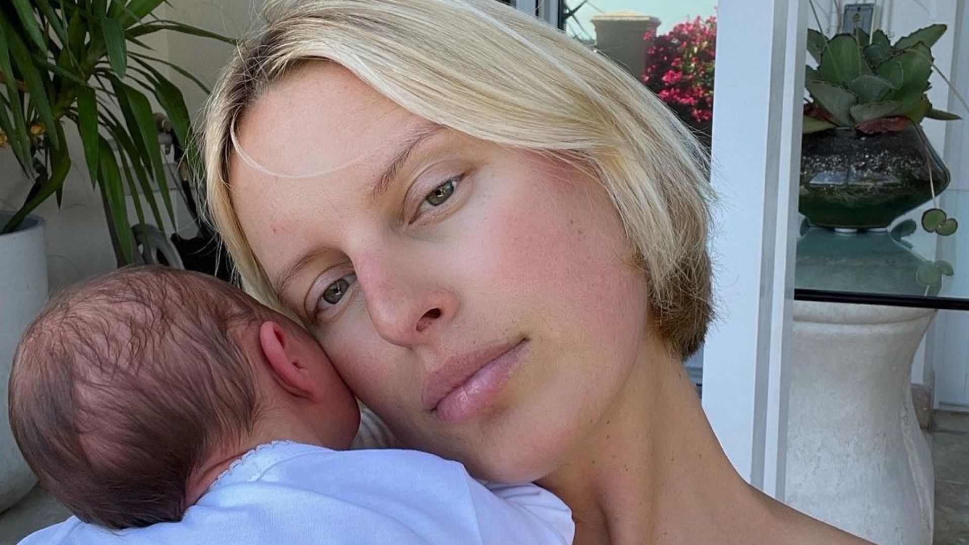 След две момчета: супермоделът Каролина Куркова стана майка на момиче (снимки)