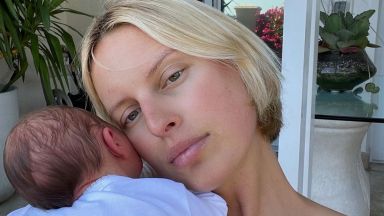 След две момчета: супермоделът Каролина Куркова стана майка на момиче (снимки)