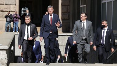 Правителството сменя всички областни управители Това обяви на брифинг по рано