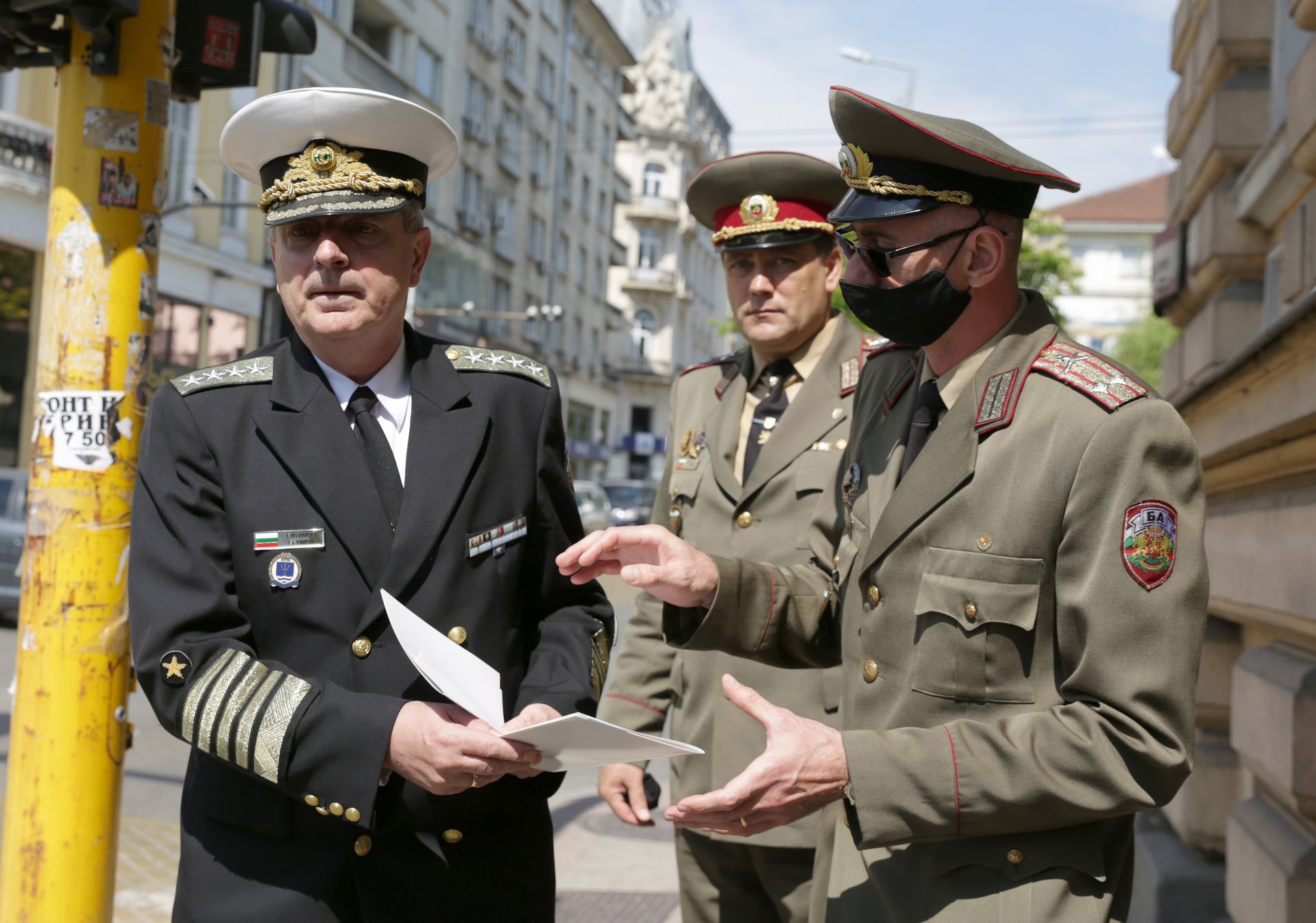 На снимката: генерал–майор доктор Груди Ангелов (ляво) - началник на Военна академия „Г. С. Раковски“.
