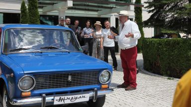 Зрител ще спечели оригиналния автомобил от "Голата истина за група "Жигули"
