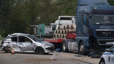 Жена шофьор пострада на пътя край Благоевград съобщи Тя пътувала