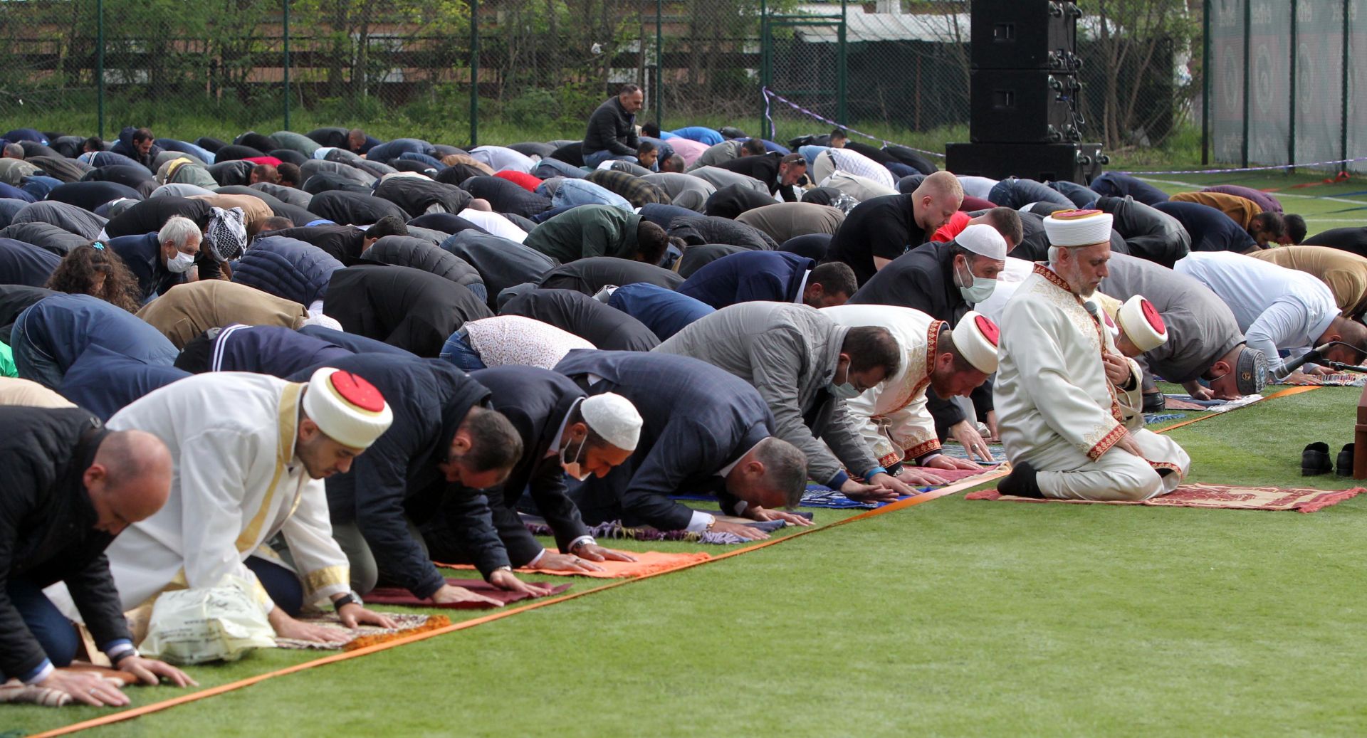 Хасковските мюсюлмани посрещнаха с молитви Рамазан Байрама на стадиона в крайградския парк "Ямача"
