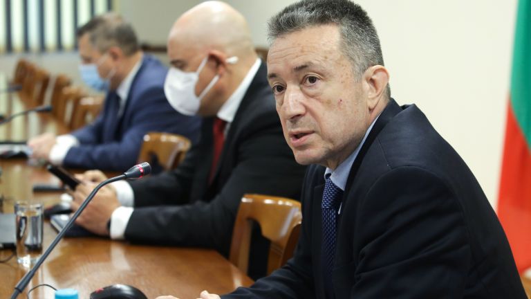 Стоилов: Не виждам да обикаляме с джипка, възгласите "Бият Паниковски!" не минават