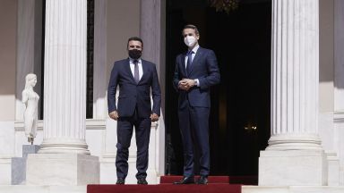 Заев поиска помощ от Гърция за проблемите с България