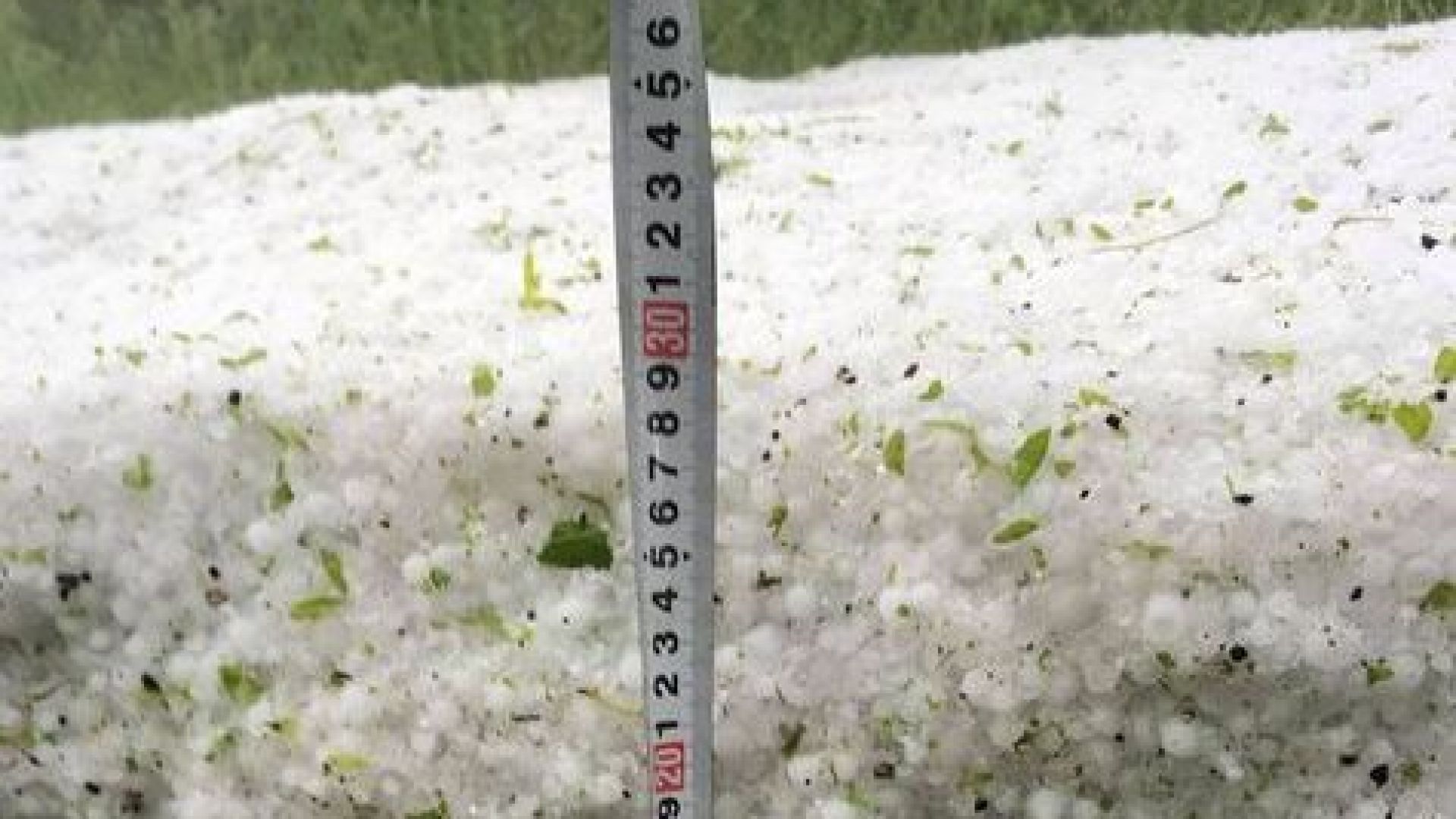 Силни градушки удариха половин България (снимки)