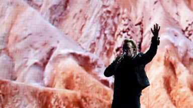 Боно от U2 изпя официалната песен на Европейското първенство (видео)