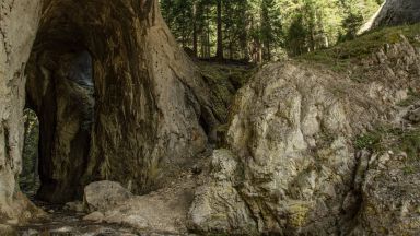 Виж още Пътят към популярната туристическа дестинация Чудните мостове в