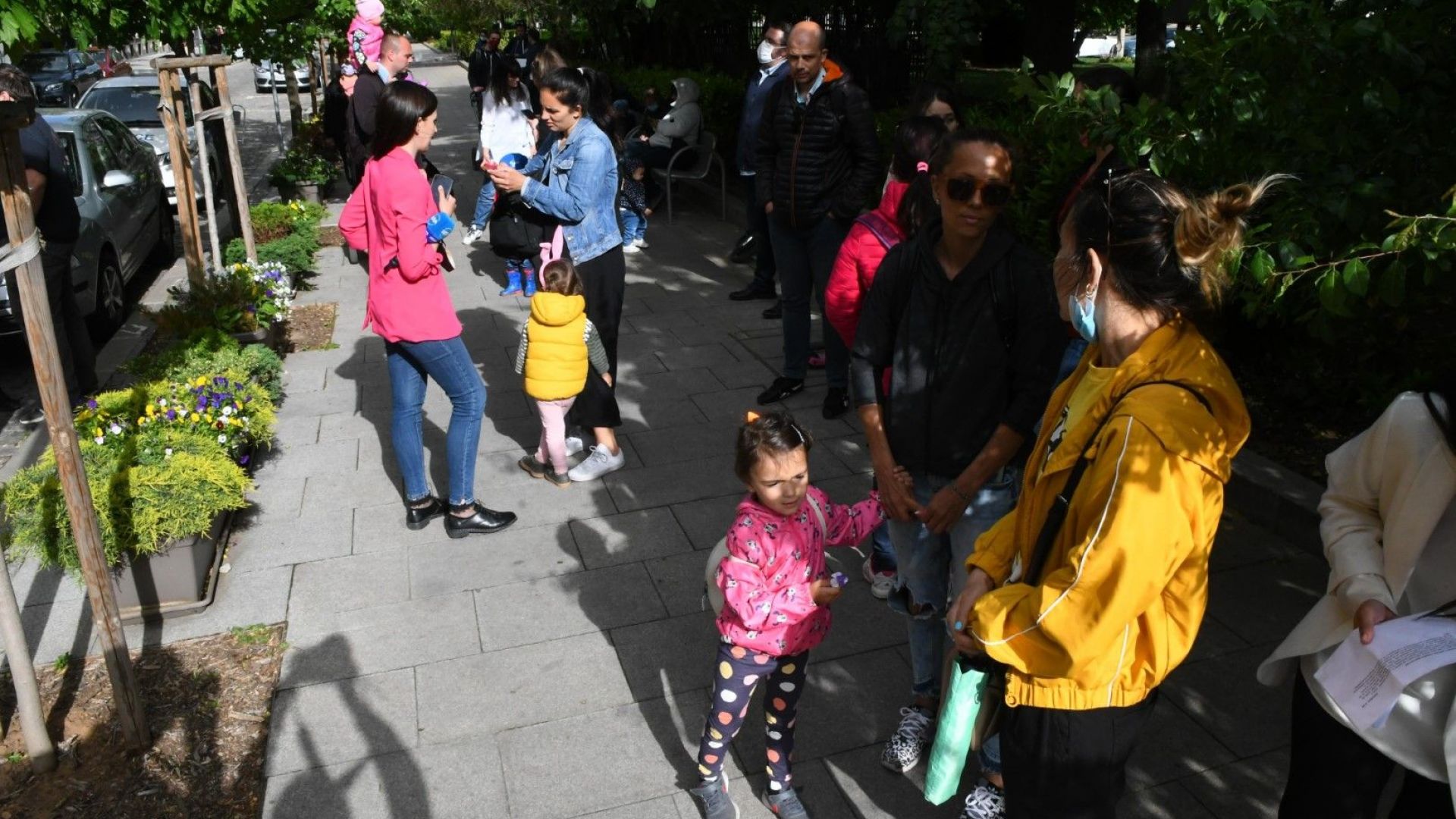 Протест пред Столичната община заради повторното отваряне на системата за детските градини