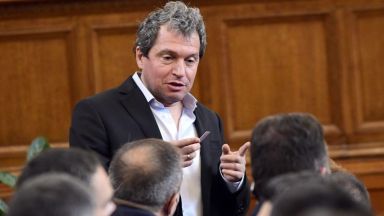 Слави никога не е взимал решение еднолично когато има да