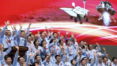 Китай кацна успешно на Марс, Си Цзинпин приветства целия аерокосмически отрасъл 
