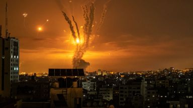 Конфликтът продължава да сее смърт: Израел порази обекти на Хамас, но и жилищна сграда в Газа