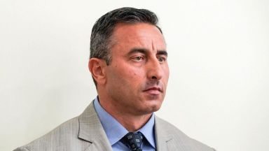 На фона на призиви за оставката на новия извпълнителен директор