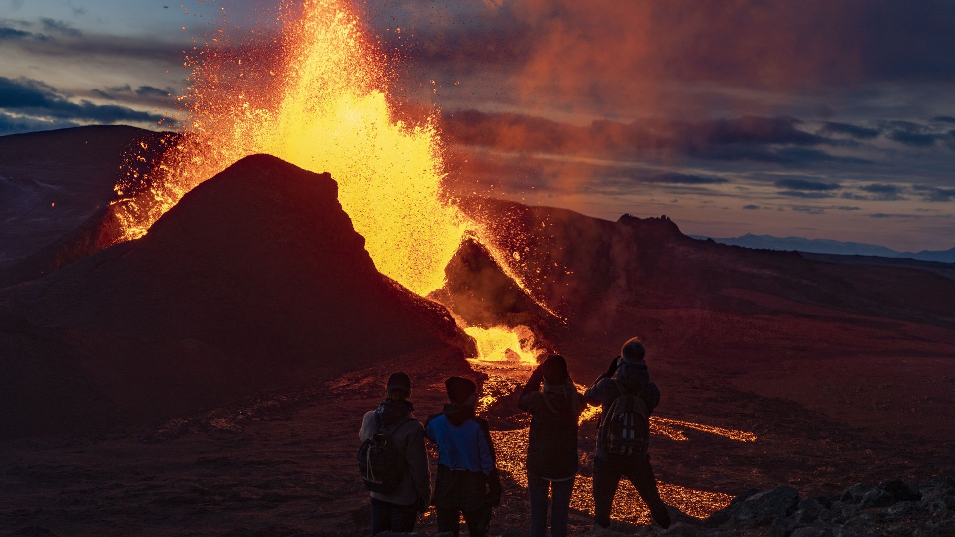 Пробуден след 6000 г. исландски вулкан е обявен за продажба (снимки и видео)
