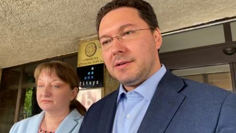 ГЕРБ, в лицето на Даниел Митов и Деница Сачева, даде