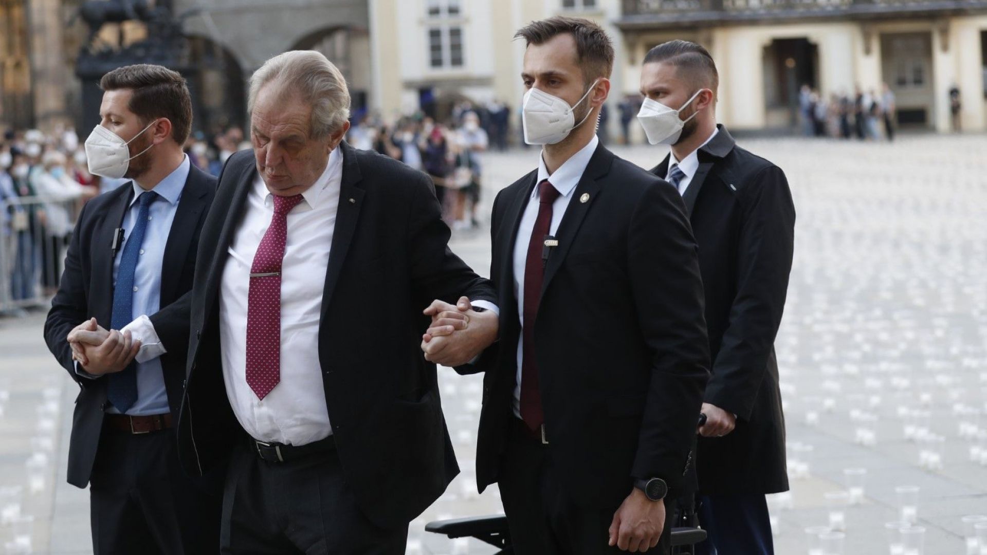 Състоянието на чешкия президент Милош Земан е стабилизирано