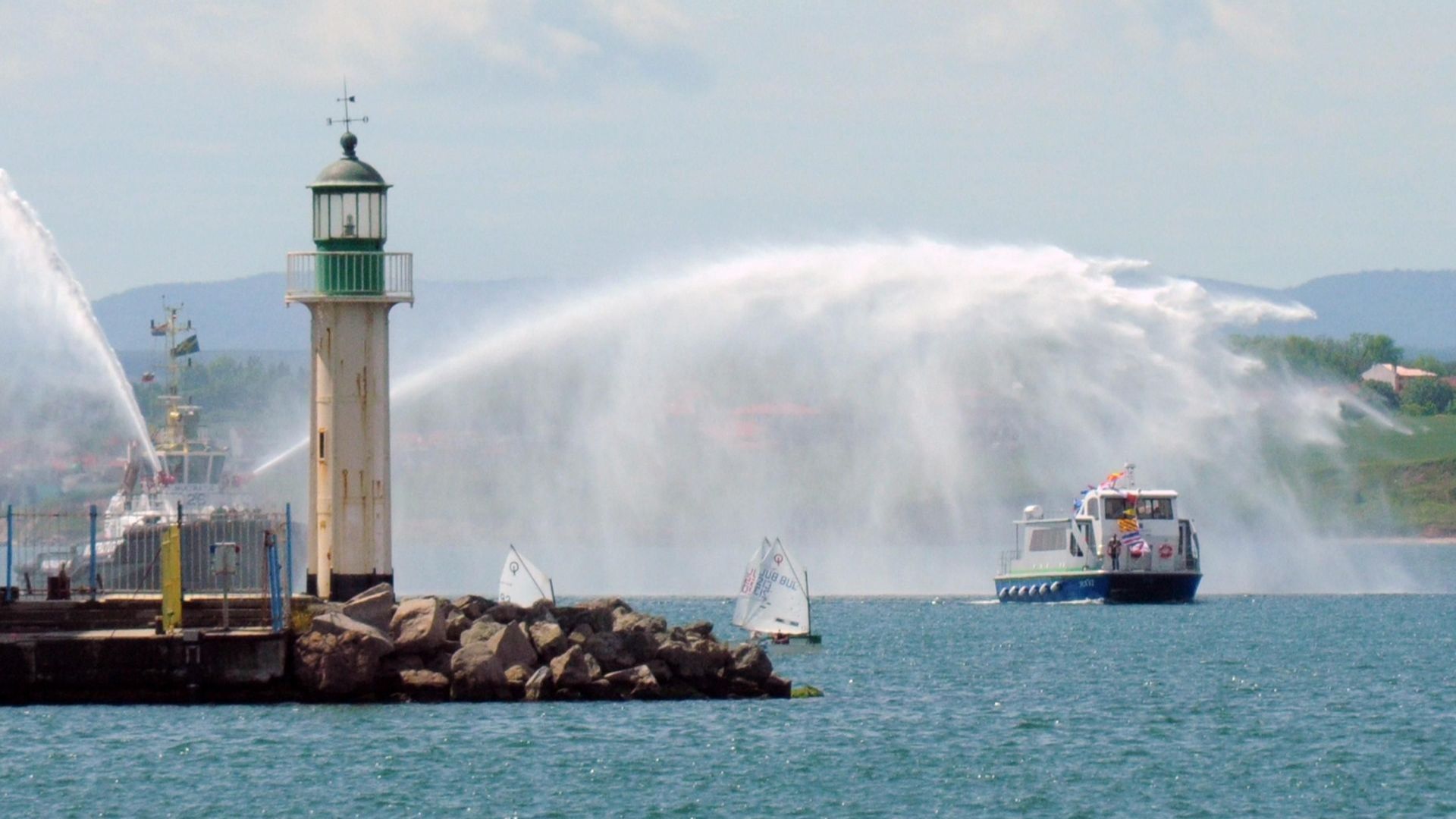  Катамаранът е построен по трансграничен план „ Плаване през Черно море “ 