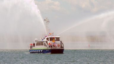 Първият български еко катамаран акостира в Бургас след като премина изпитателните