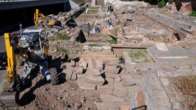 Последни строителни работи се извършват по реставрацията на Античния одеон