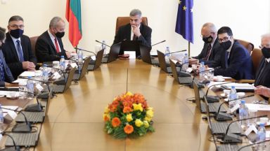 Правителството сменя всички областни управители Това обяви на брифинг говорителят