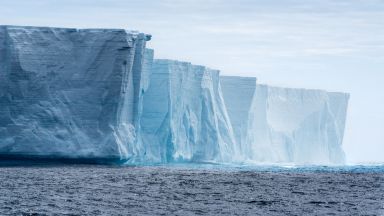 Гигантски айсберг се отдели от западната страна на антарктическия леден