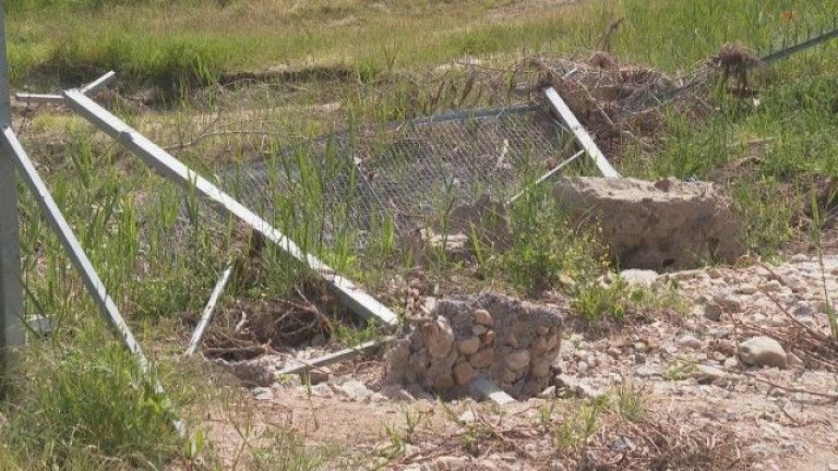 Има нова дупка в оградата по българо-турската граница край Сладун.