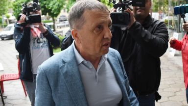 Бизнесменът Иван Ангелов пристигна в прокуратурата на разпит във връзка със сигнал